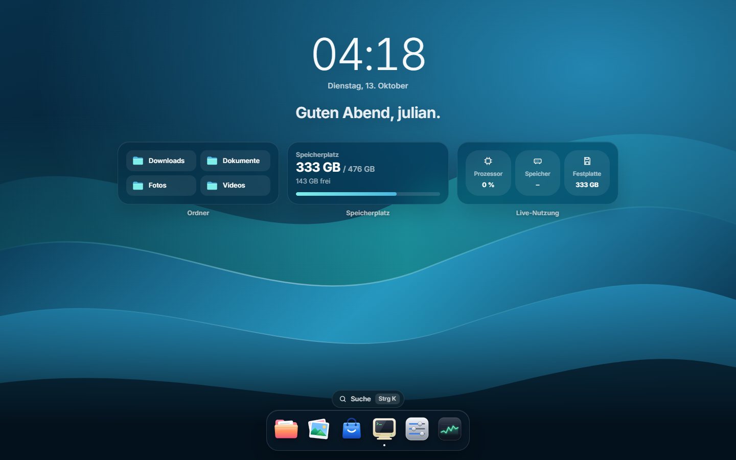 Startseite von PersonalOS mit Uhr, Widgets für Ordner, Speicherplatz und Auslastung und dem Dock